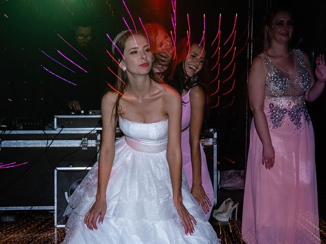 O casamento de Alexandre e Vanessa em Itapema, Santa Catarina 97