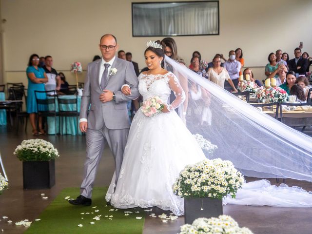 O casamento de Mateus e Carolina em Betim, Minas Gerais 32