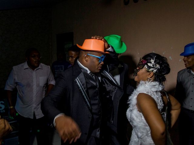 O casamento de Adriano e Elaine em Lauro de Freitas, Bahia 36