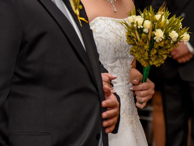 O casamento de Adriano e Elenise em Gravataí, Rio Grande do Sul 17