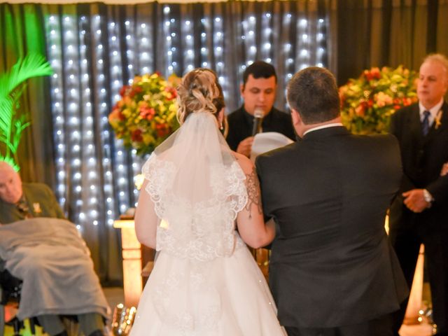 O casamento de Adriano e Elenise em Gravataí, Rio Grande do Sul 21