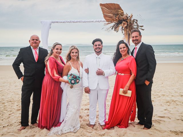 O casamento de Jonatas e Luisa em Bombinhas, Santa Catarina 20