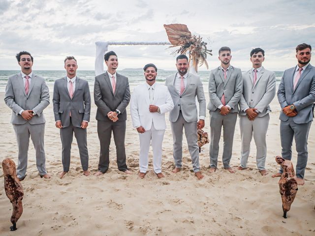 O casamento de Jonatas e Luisa em Bombinhas, Santa Catarina 23