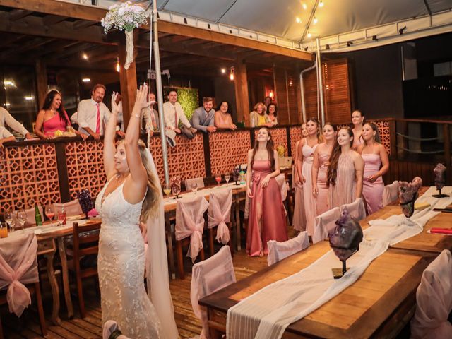 O casamento de Jonatas e Luisa em Bombinhas, Santa Catarina 41