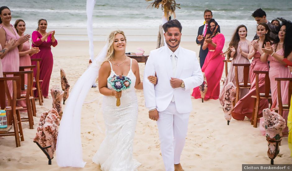 O casamento de Jonatas e Luisa em Bombinhas, Santa Catarina