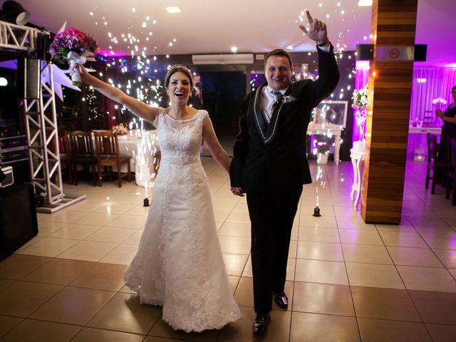 O casamento de Jonathan e Elaine em Joinville, Santa Catarina 25