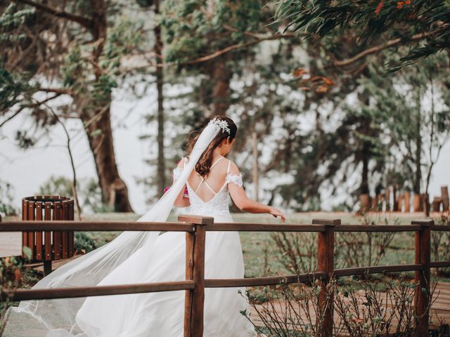 O casamento de Victor e Carolina em Campo Largo, Paraná 33
