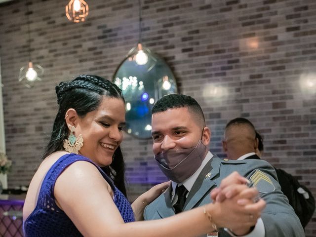 O casamento de Glauber e Larissa em Gama, Distrito Federal 86