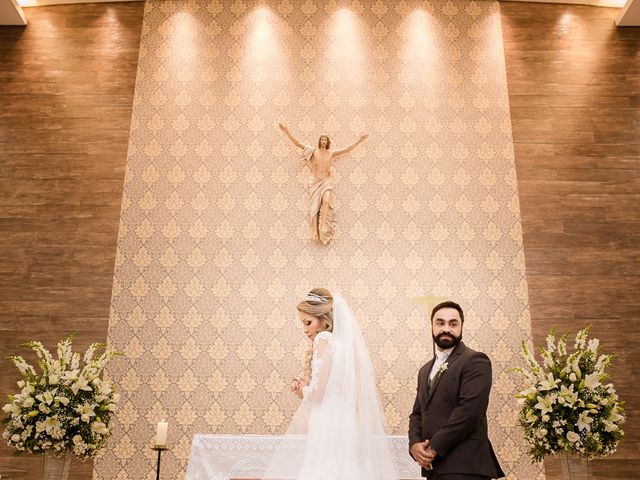 O casamento de Marcone e Fabiana em Belo Horizonte, Minas Gerais 38