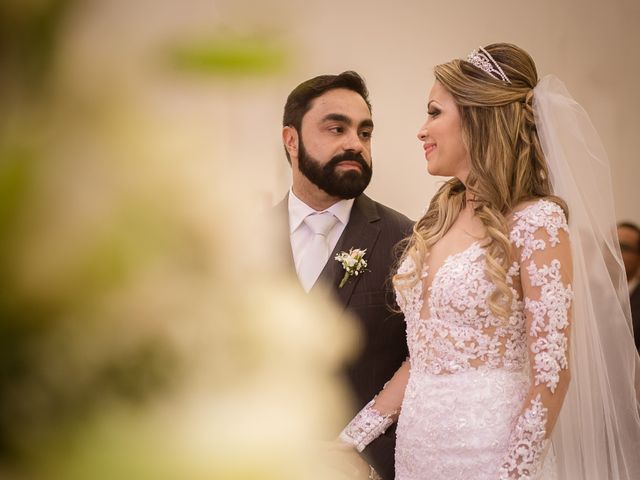 O casamento de Marcone e Fabiana em Belo Horizonte, Minas Gerais 41