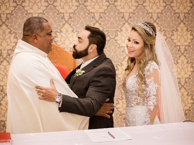 O casamento de Marcone e Fabiana em Belo Horizonte, Minas Gerais 46