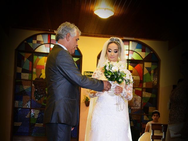 O casamento de Marcos e Karolina em Divinópolis de Goiás, Goiás 39