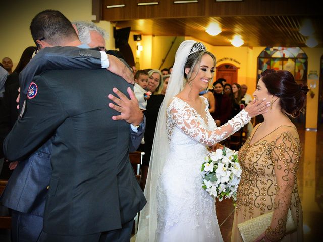 O casamento de Marcos e Karolina em Divinópolis de Goiás, Goiás 42