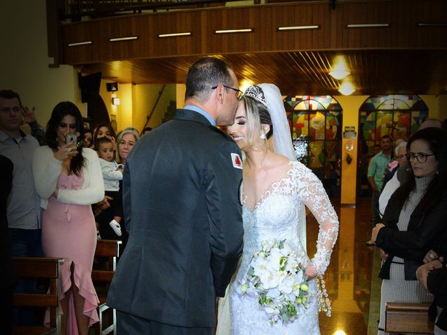 O casamento de Marcos e Karolina em Divinópolis de Goiás, Goiás 44