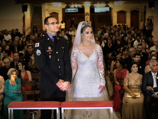 O casamento de Marcos e Karolina em Divinópolis de Goiás, Goiás 52