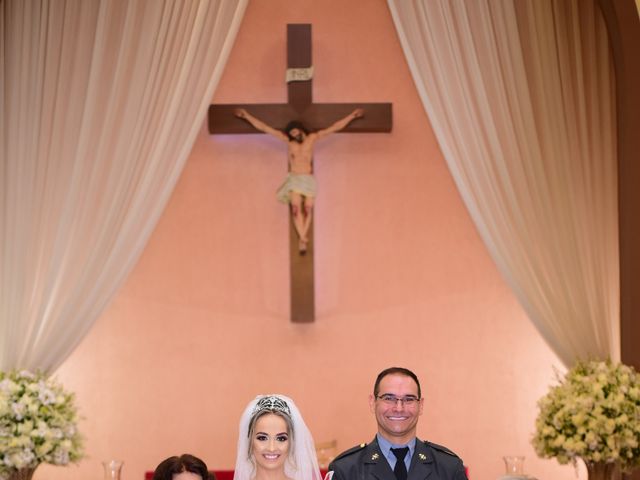 O casamento de Marcos e Karolina em Divinópolis de Goiás, Goiás 60