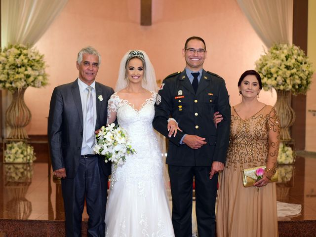 O casamento de Marcos e Karolina em Divinópolis de Goiás, Goiás 61