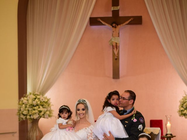 O casamento de Marcos e Karolina em Divinópolis de Goiás, Goiás 63