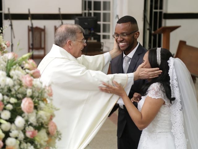 O casamento de Marcelo Henrique  e Lucia Aparecida  em Belo Horizonte, Minas Gerais 32