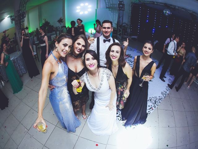 O casamento de Clevis e Valesca em Pato Branco, Paraná 24