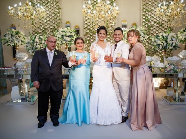 O casamento de Victor  e Daniela em Goiânia, Goiás 12