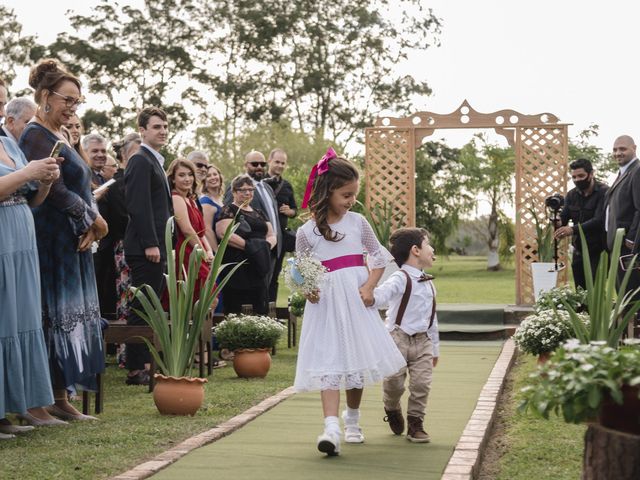 O casamento de Sérgio e Clarissa em Viamão, Rio Grande do Sul 17