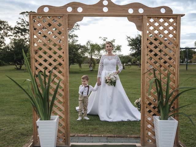 O casamento de Sérgio e Clarissa em Viamão, Rio Grande do Sul 28