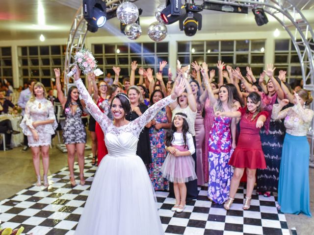 O casamento de Cledilson e Denise em Presidente Olegário, Minas Gerais 35