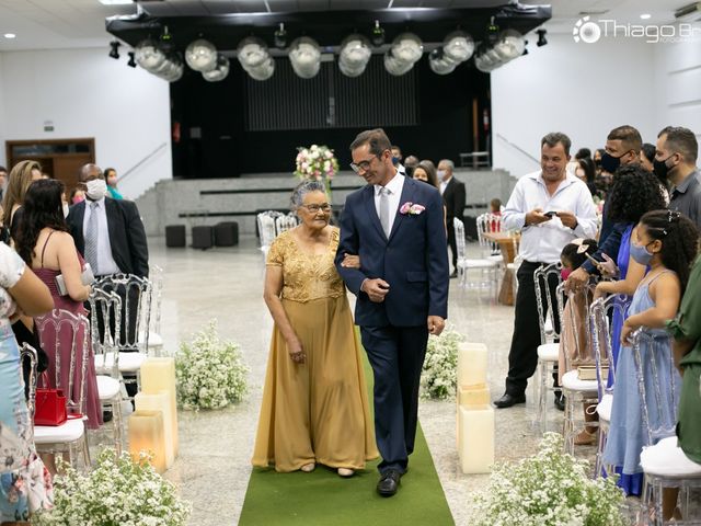 O casamento de Zenilton e Girleyla em Contagem, Minas Gerais 23