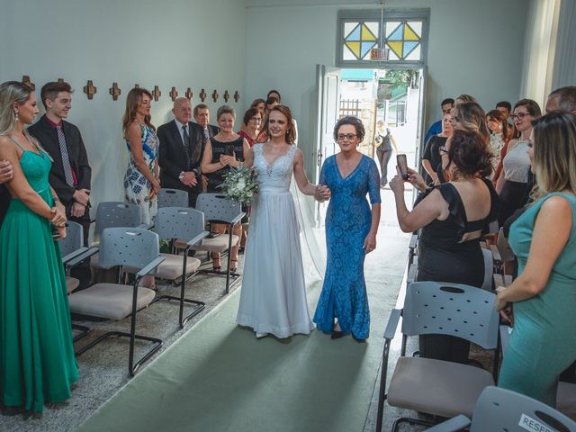 O casamento de Rafael e Alini em Gaspar, Santa Catarina 17