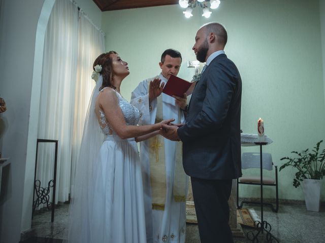 O casamento de Rafael e Alini em Gaspar, Santa Catarina 24