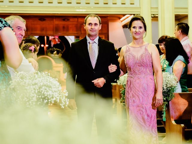 O casamento de Rafael e Thatiana em Araguari, Minas Gerais 27