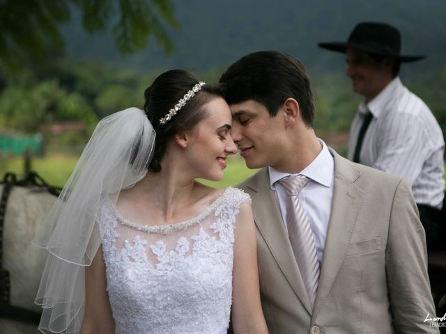 O casamento de Ana  e Mateus em Joinville, Santa Catarina 29