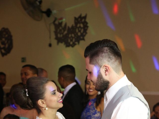 O casamento de Amanda e Alexandre  em Carapicuíba, São Paulo Estado 28