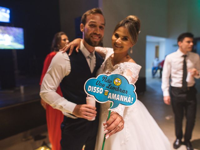 O casamento de Diego e Renata em Patos de Minas, Minas Gerais 206