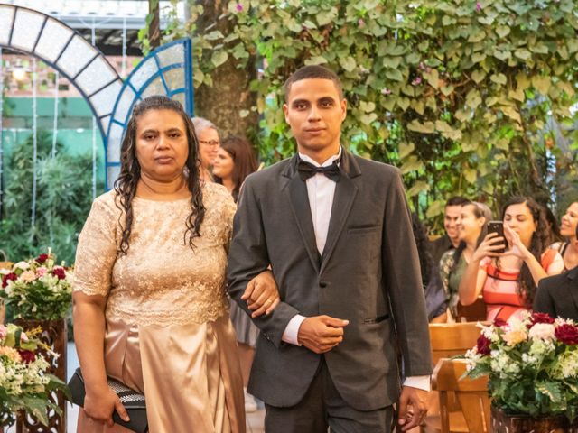 O casamento de Wallace e Thaynara em Santa Cruz da Serra, Rio de Janeiro 13