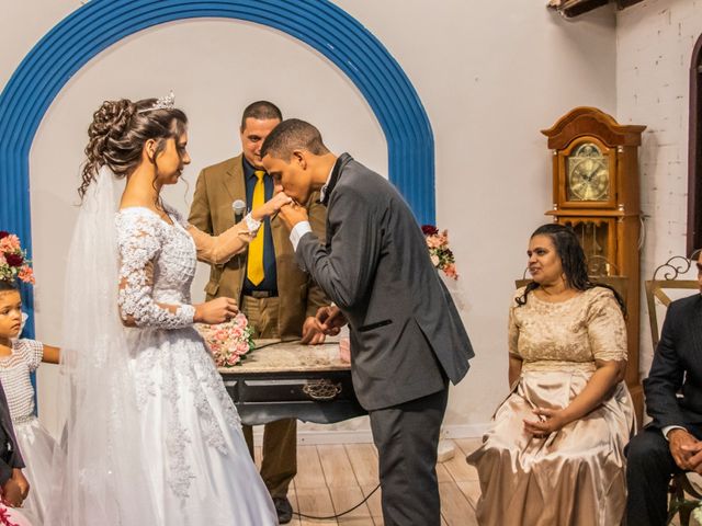 O casamento de Wallace e Thaynara em Santa Cruz da Serra, Rio de Janeiro 25