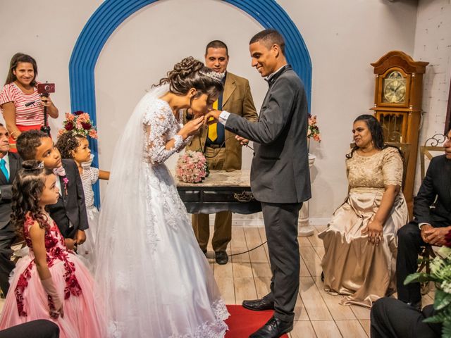 O casamento de Wallace e Thaynara em Santa Cruz da Serra, Rio de Janeiro 27