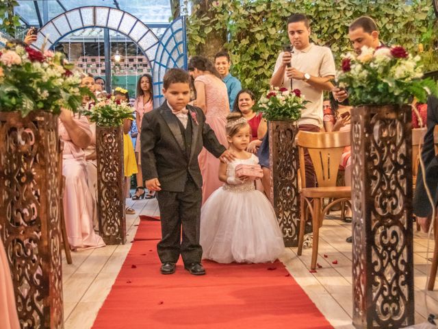 O casamento de Wallace e Thaynara em Santa Cruz da Serra, Rio de Janeiro 43