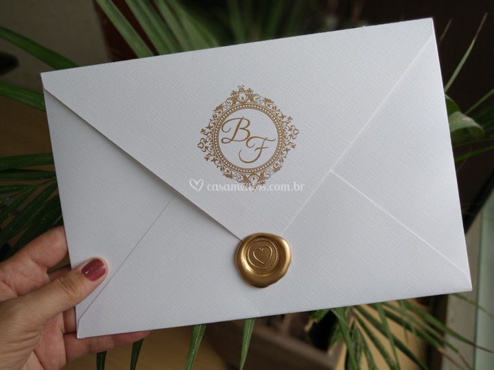 Convites De Casamento Deluxe A fonte do convite de casamento simples e clássico também é algo bem importante e que pode ser o grande destaque para quem optou por um casamento mais clássico, por isso, prefira um convite simples de casamento com uma fonte mais caligrafada em tons de dourado ou prata. convites de casamento deluxe