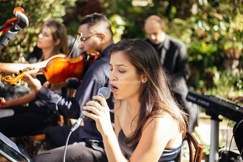 Lara Carrijo - Música para Eventos