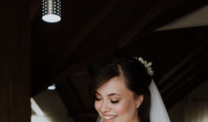 Caroline Cury Beauty Artist