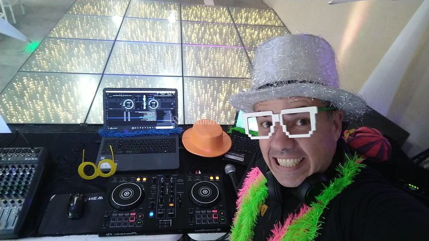 DJ Carlinhos