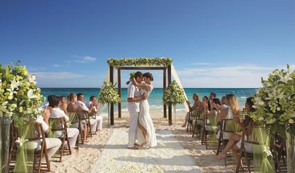 Travel Wedding