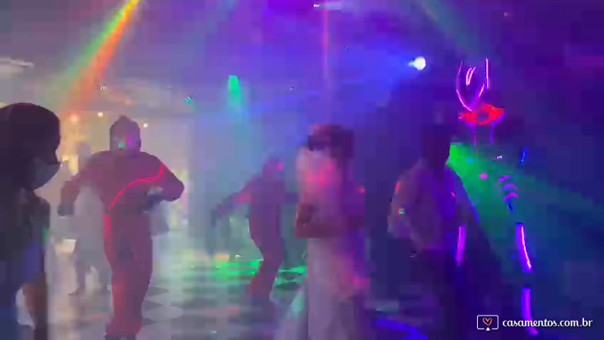 Robozao na coreografia com a noiva
