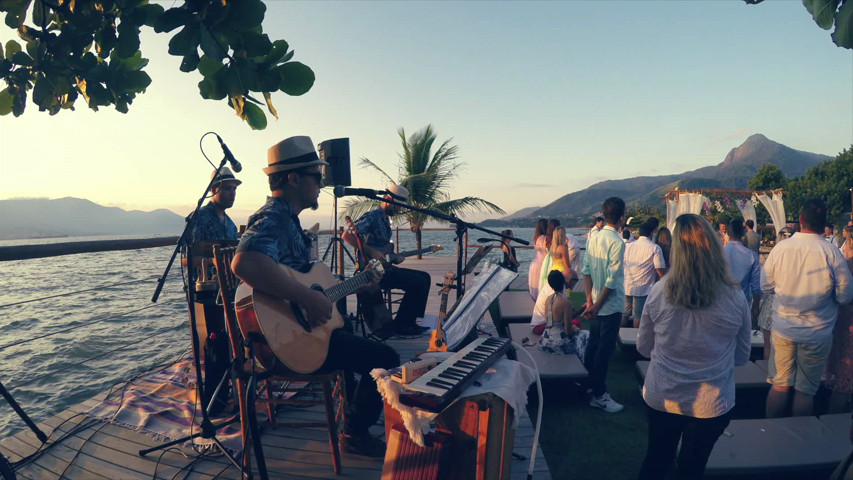  Banda Ateliê na Praia * Nayara & Guilherme - Casamento na Praia - IlhaBela - SP | Troca das Alianças