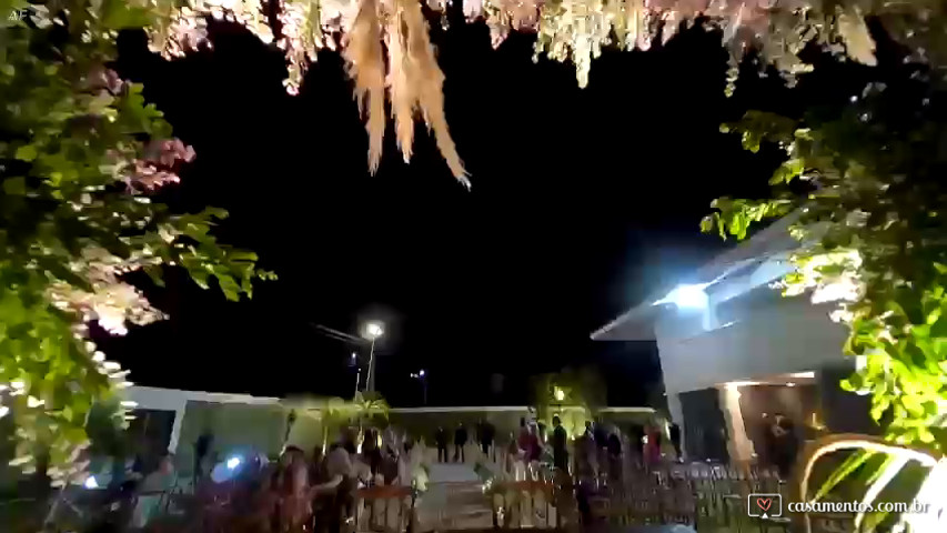 Casamento com cerimônia no jardim