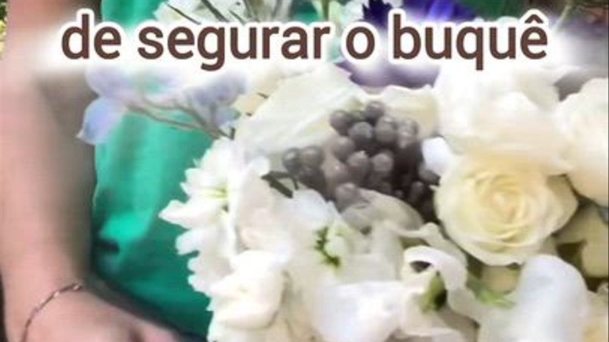 A maneira correta para segurar o buquê 