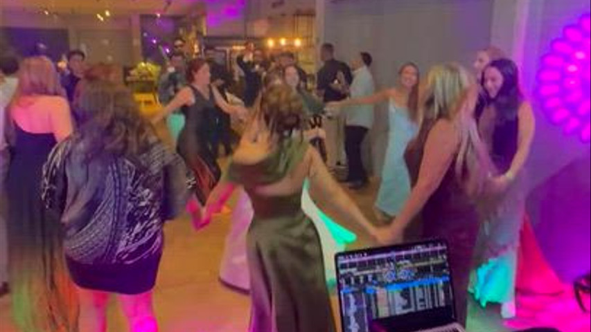 Dj animado a festa 