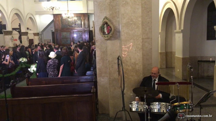 Entrada da noiva - Paróquia São José do Jardim Europa